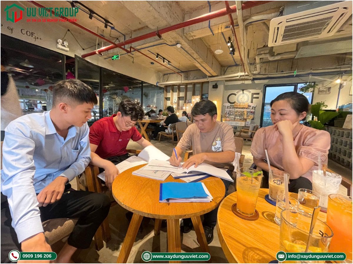 Ký hợp đồng xây dựng nhà