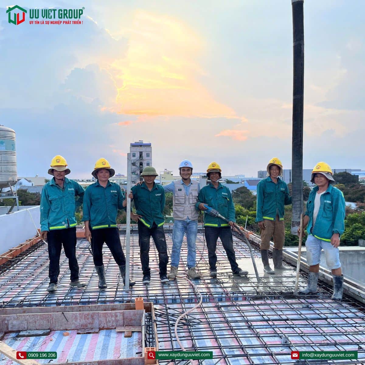 Tiến độ bê tông sàn mái nhà phố
