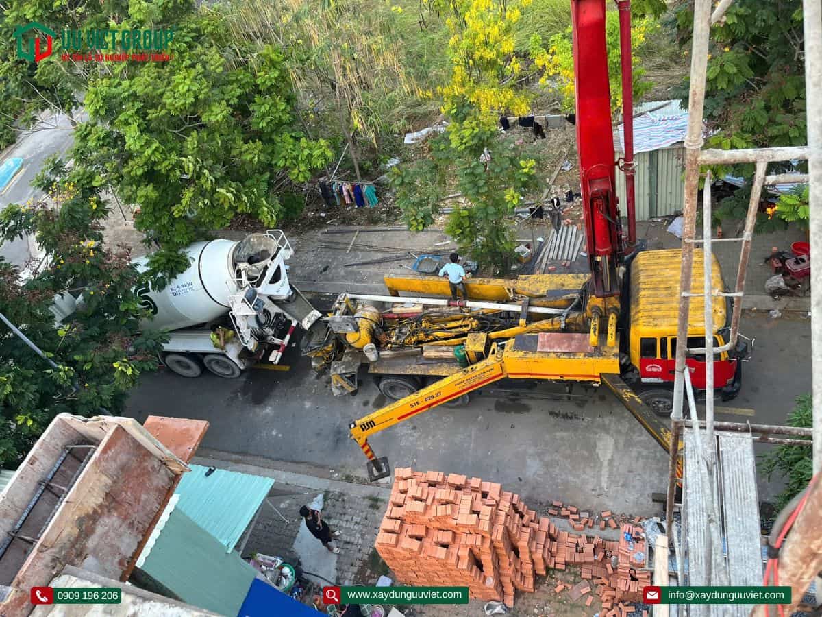 Tiến độ bê tông sàn mái nhà phố