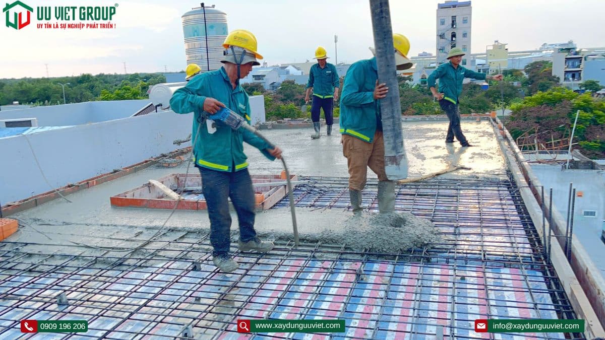 Tiến độ bê tông sàn mái nhà phố