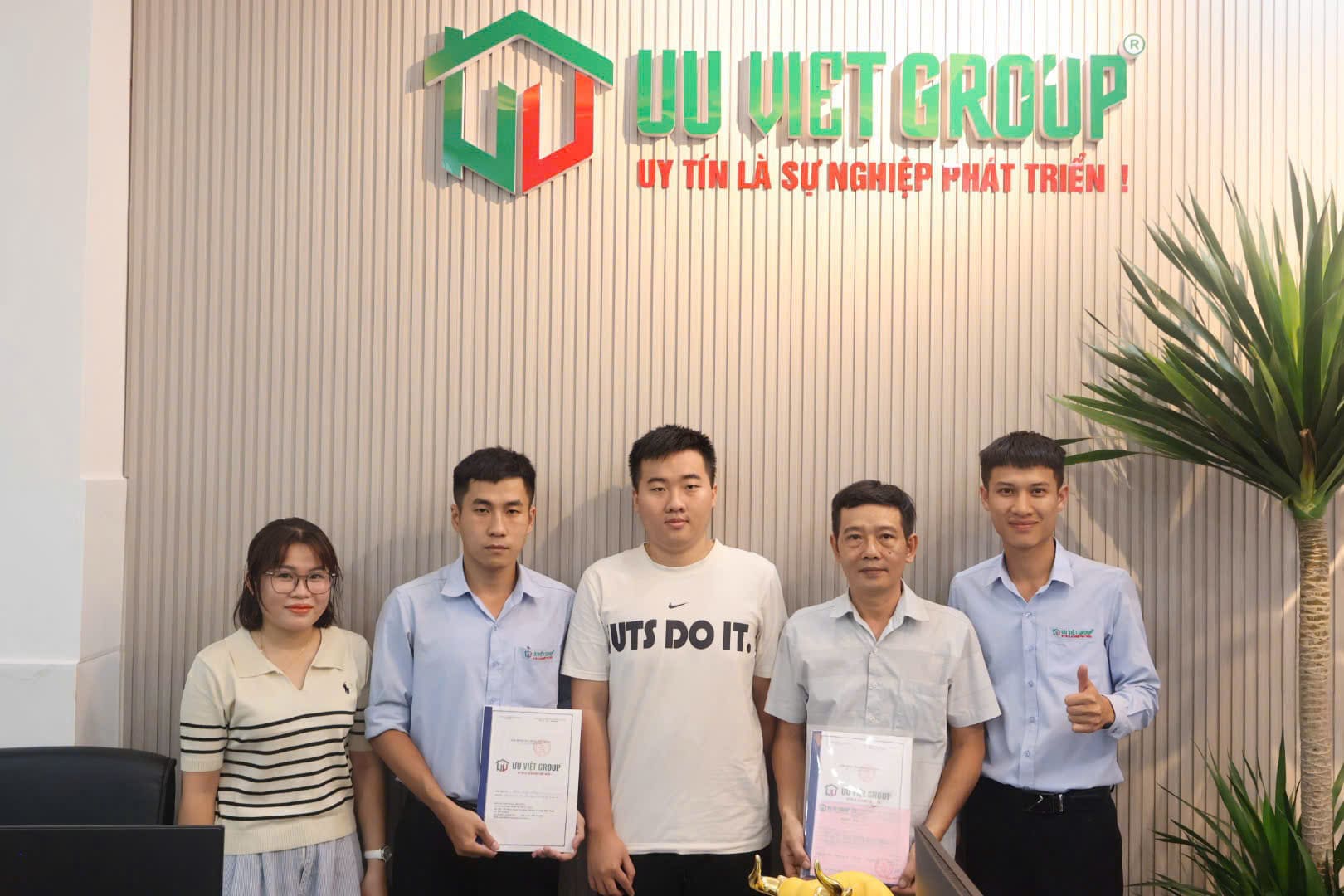 Ký hợp đồng tháng 6