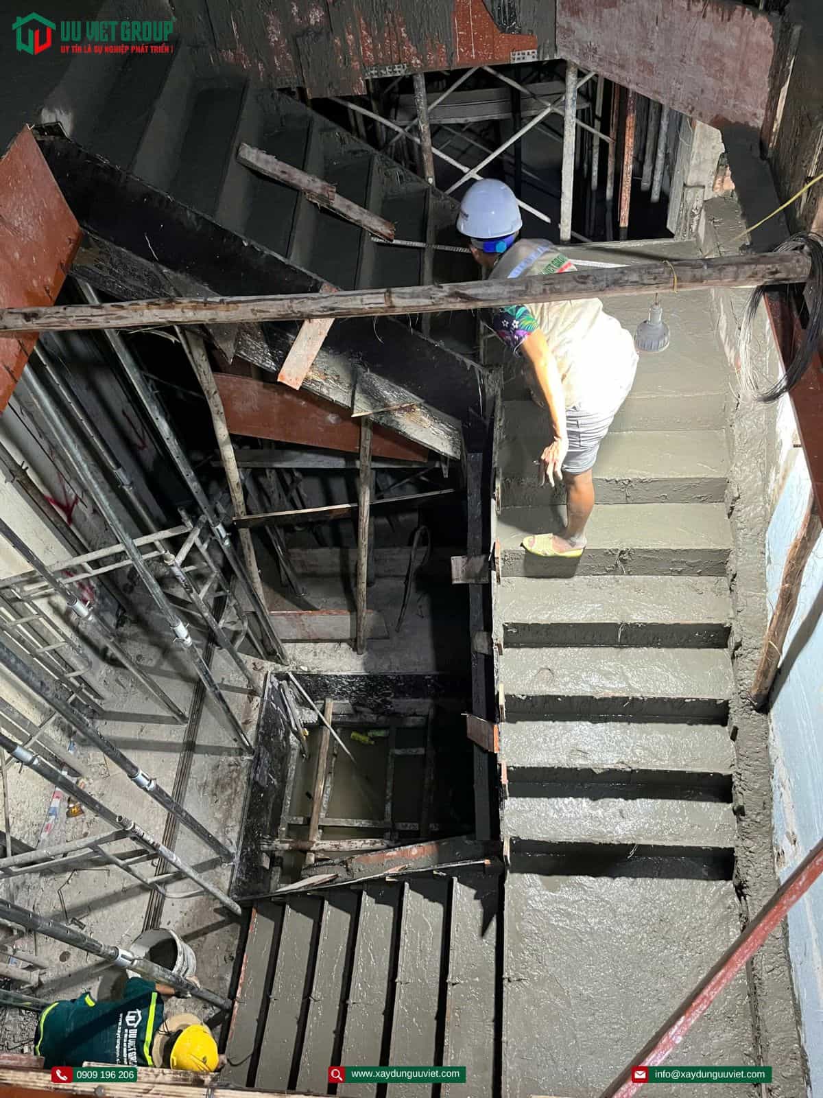 Đổ bê tông nhà sàn phố