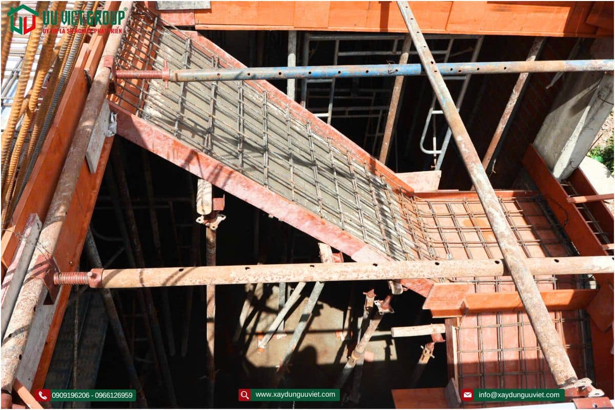 Tiến độ đổ bê tông sàn nhà phố quận 12