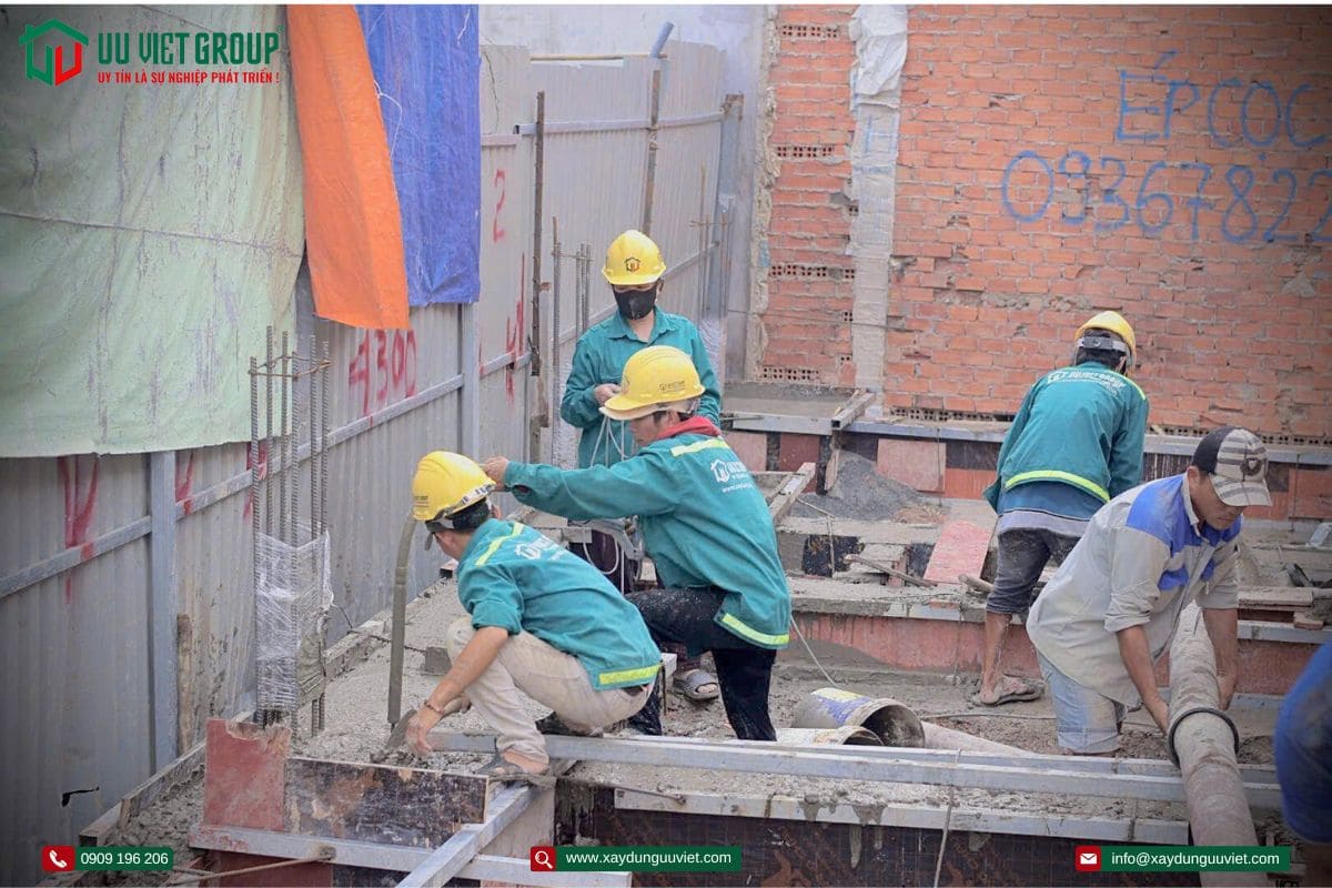 Đổ bê tông móng nhà phố