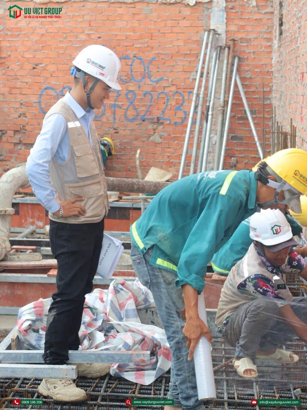 Đổ bê tông móng nhà phố