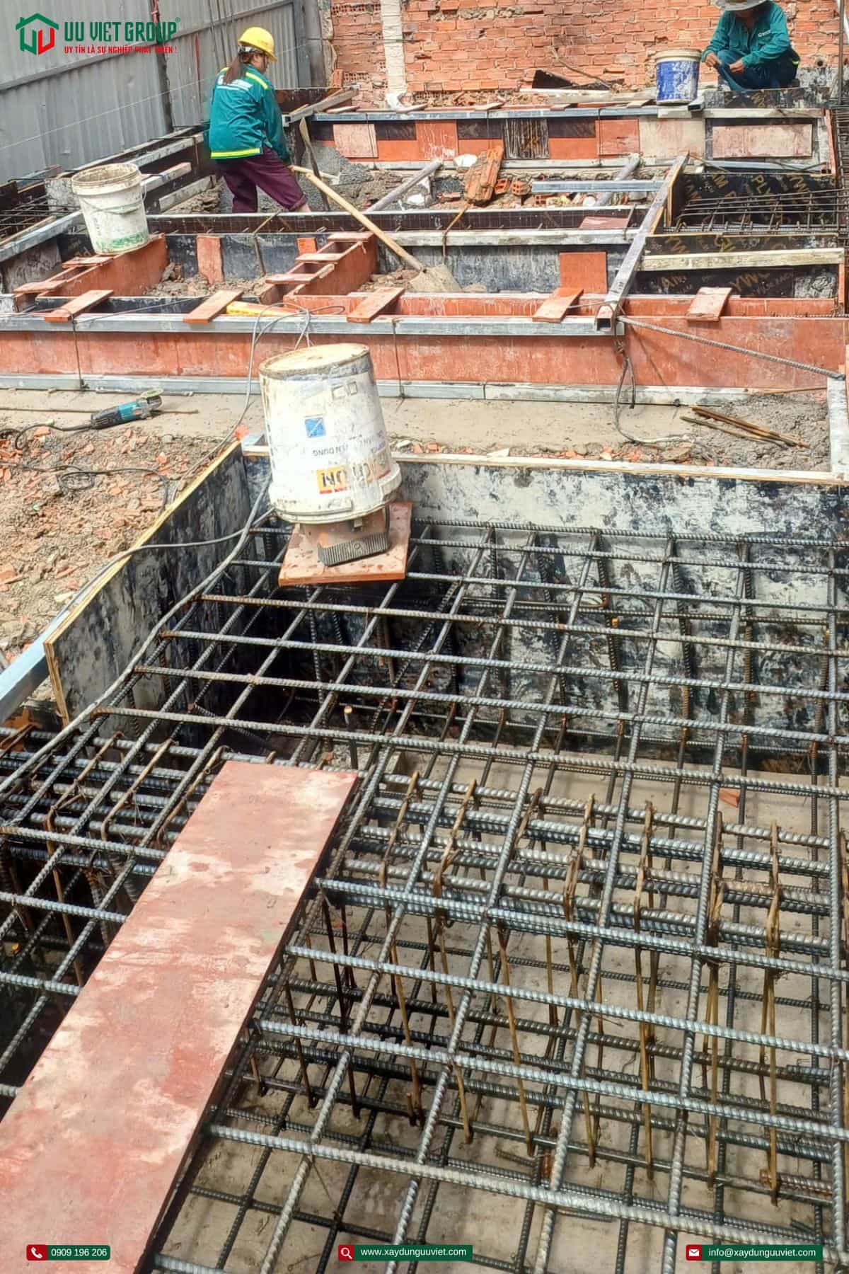 Đổ bê tông móng nhà phố
