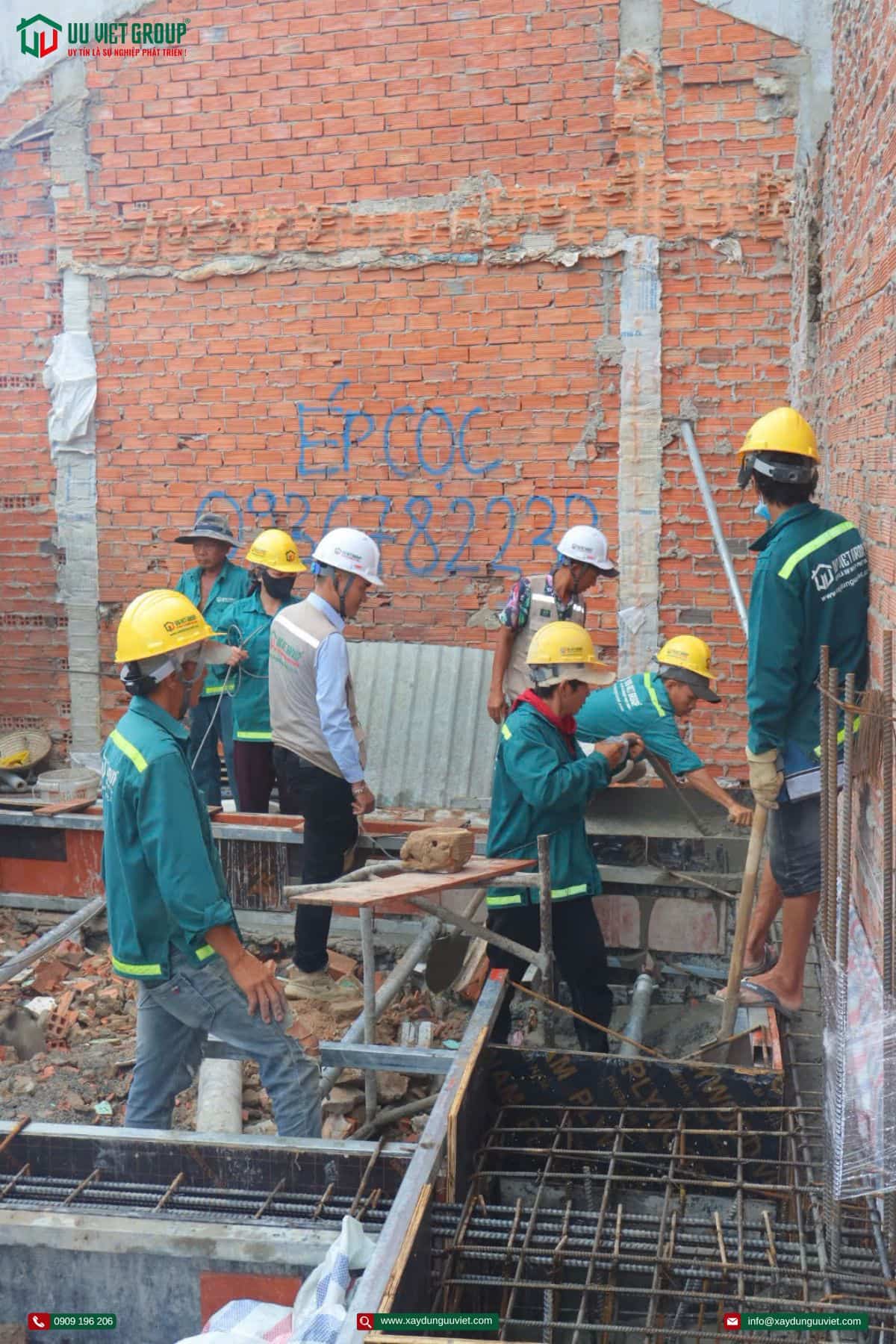 Đổ bê tông móng nhà phố