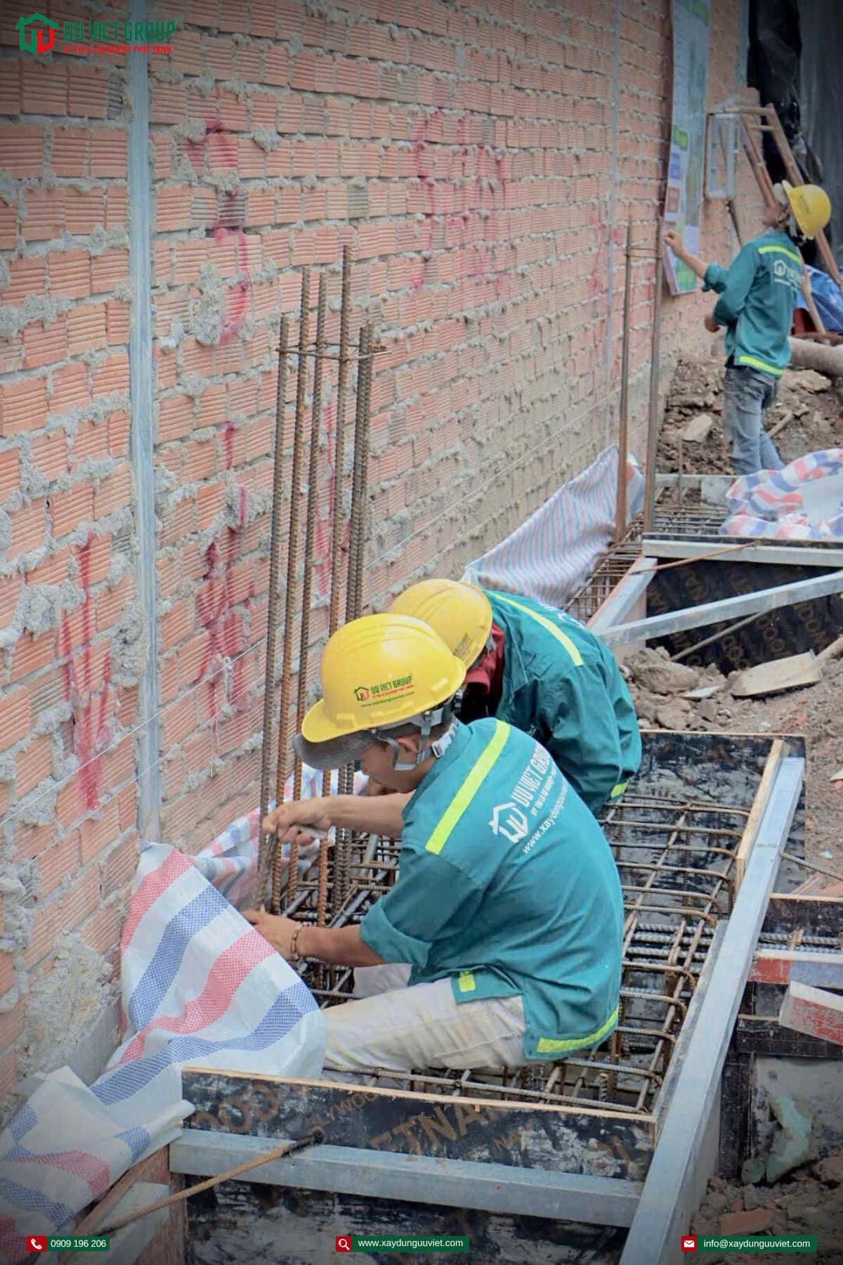 Đổ bê tông móng nhà phố