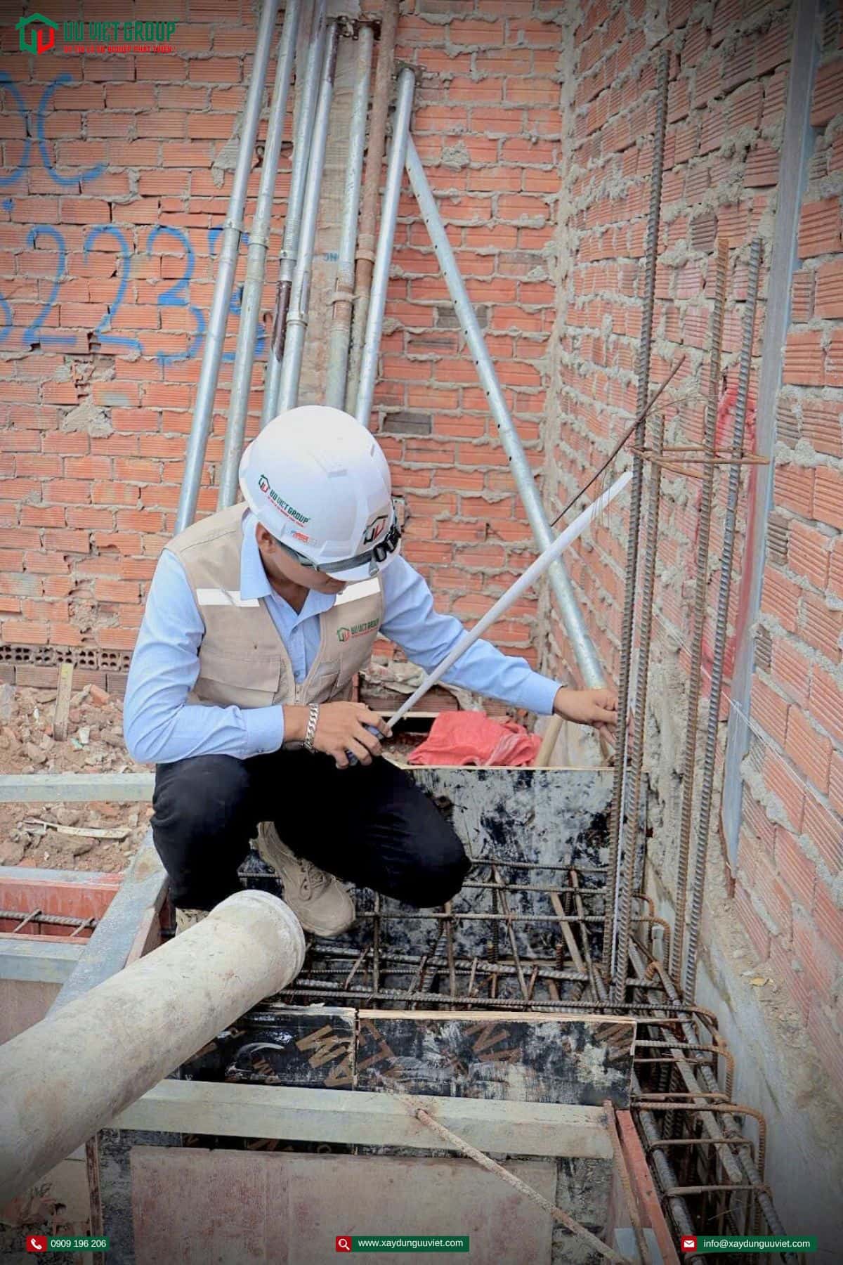 Đổ bê tông móng nhà phố