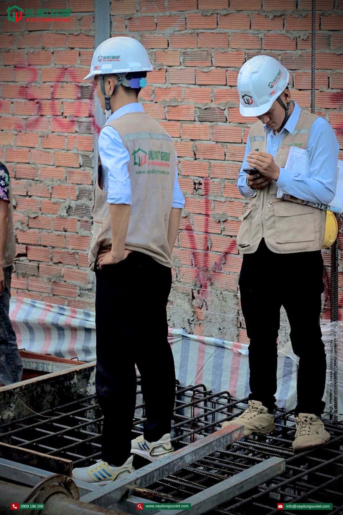 Đổ bê tông móng nhà phố