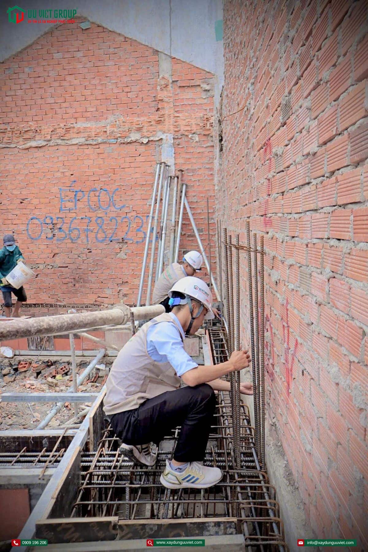 Đổ bê tông móng nhà phố