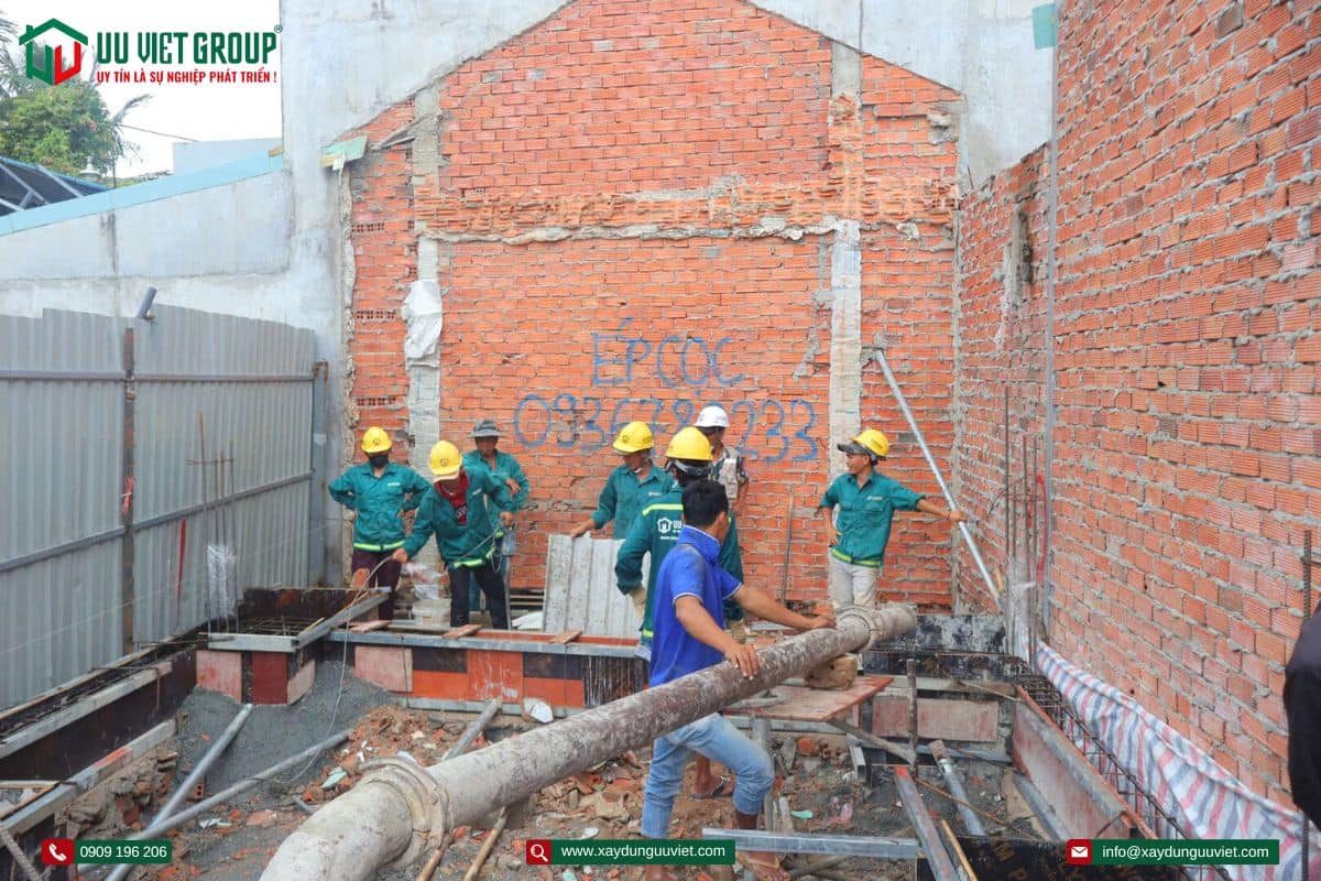 Đổ bê tông móng nhà phố