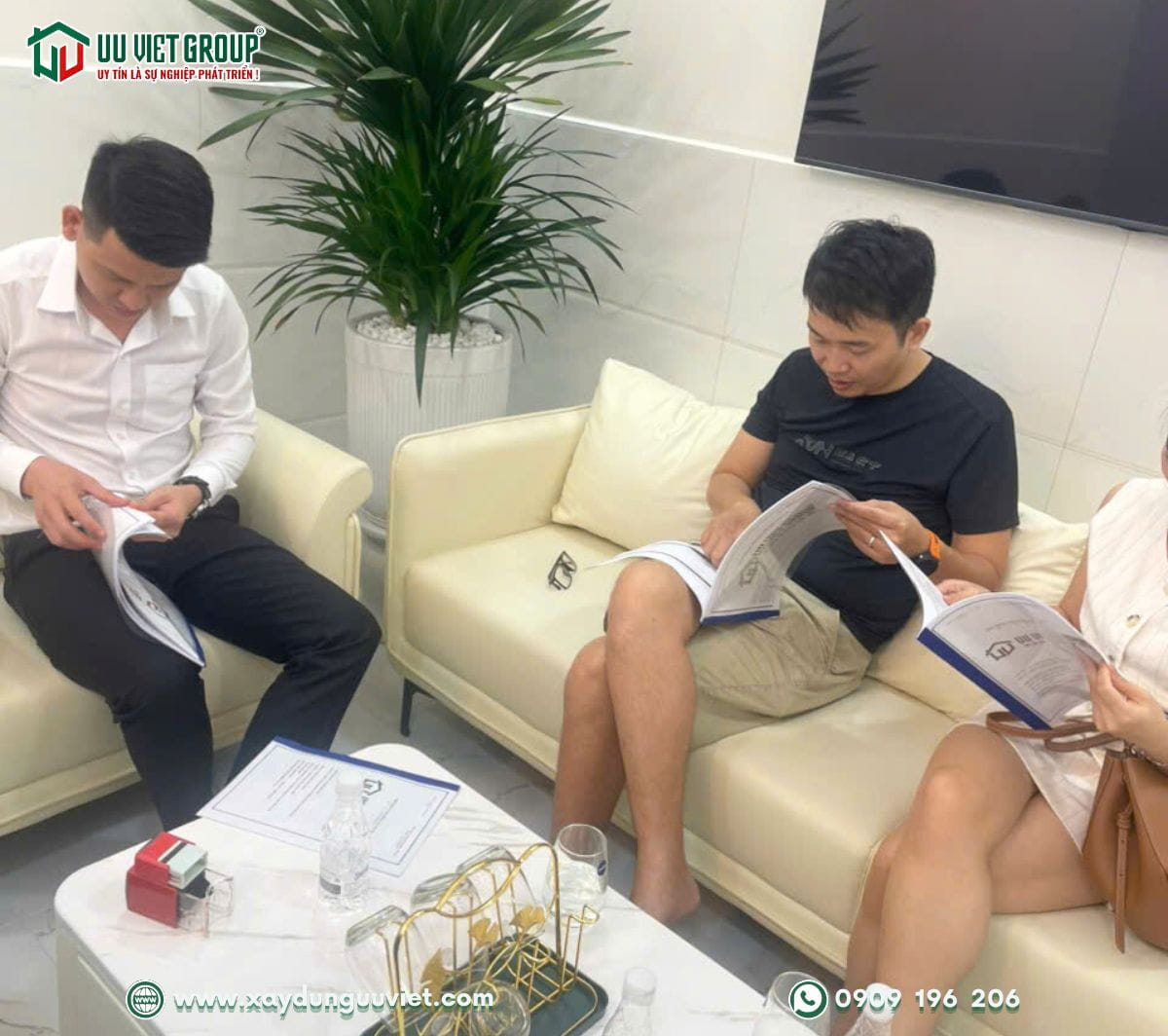 Ký hợp đồng nhà phố