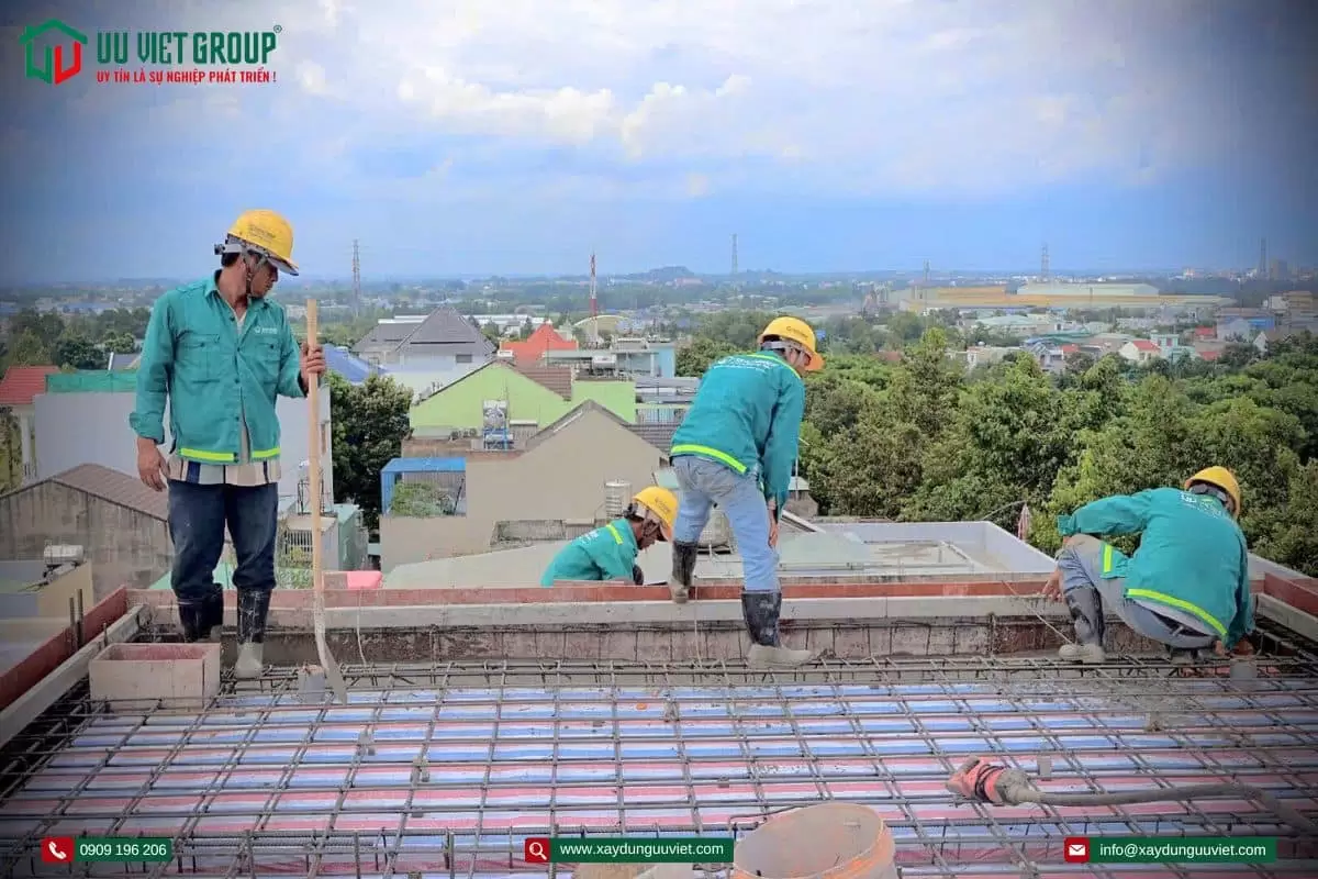 Đổ bê tông sàn mái nhà phố