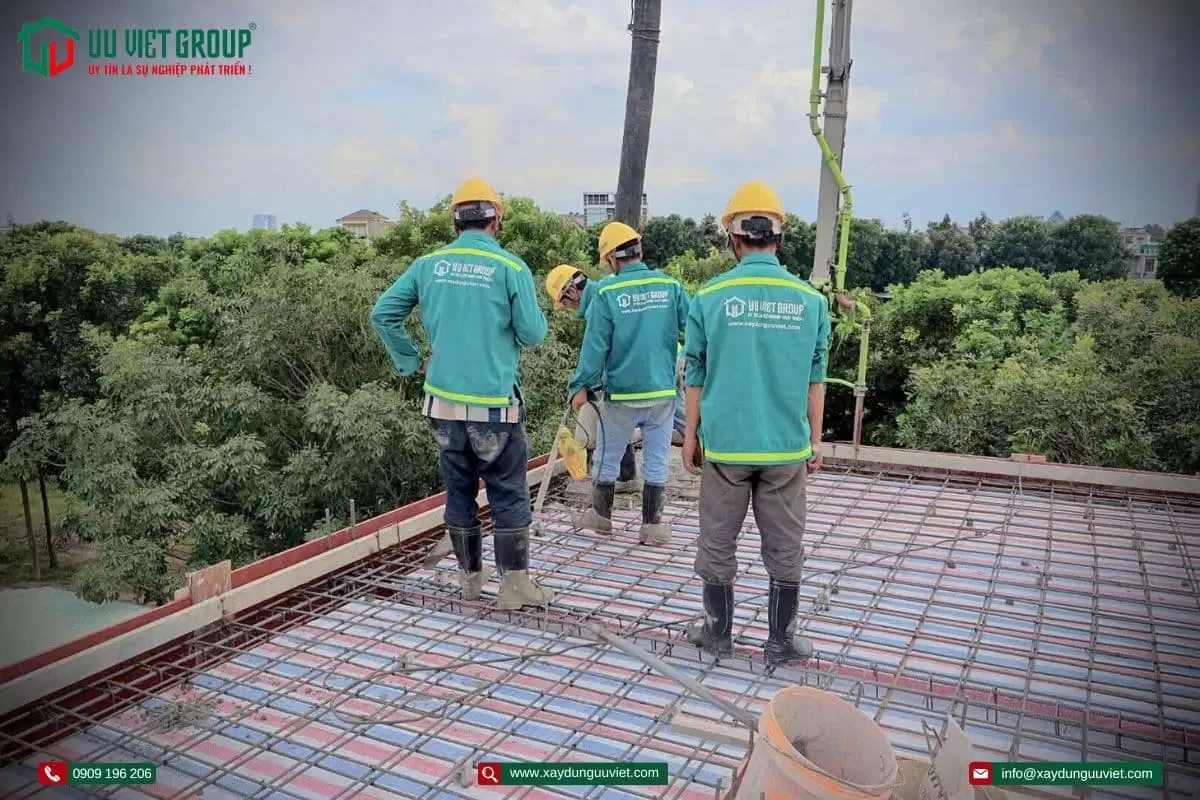 Đổ bê tông sàn mái nhà phố