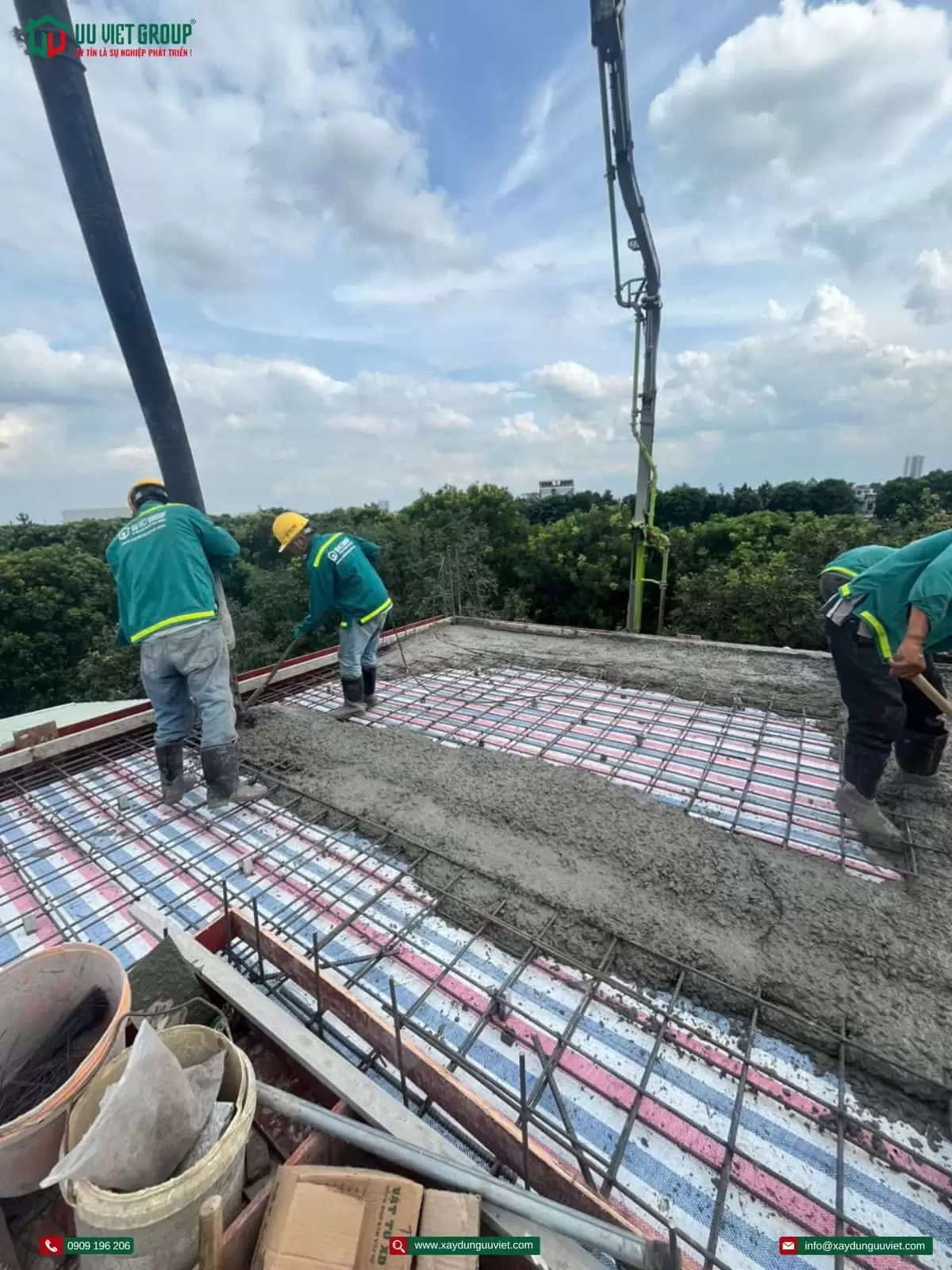 Đổ bê tông sàn mái nhà phố