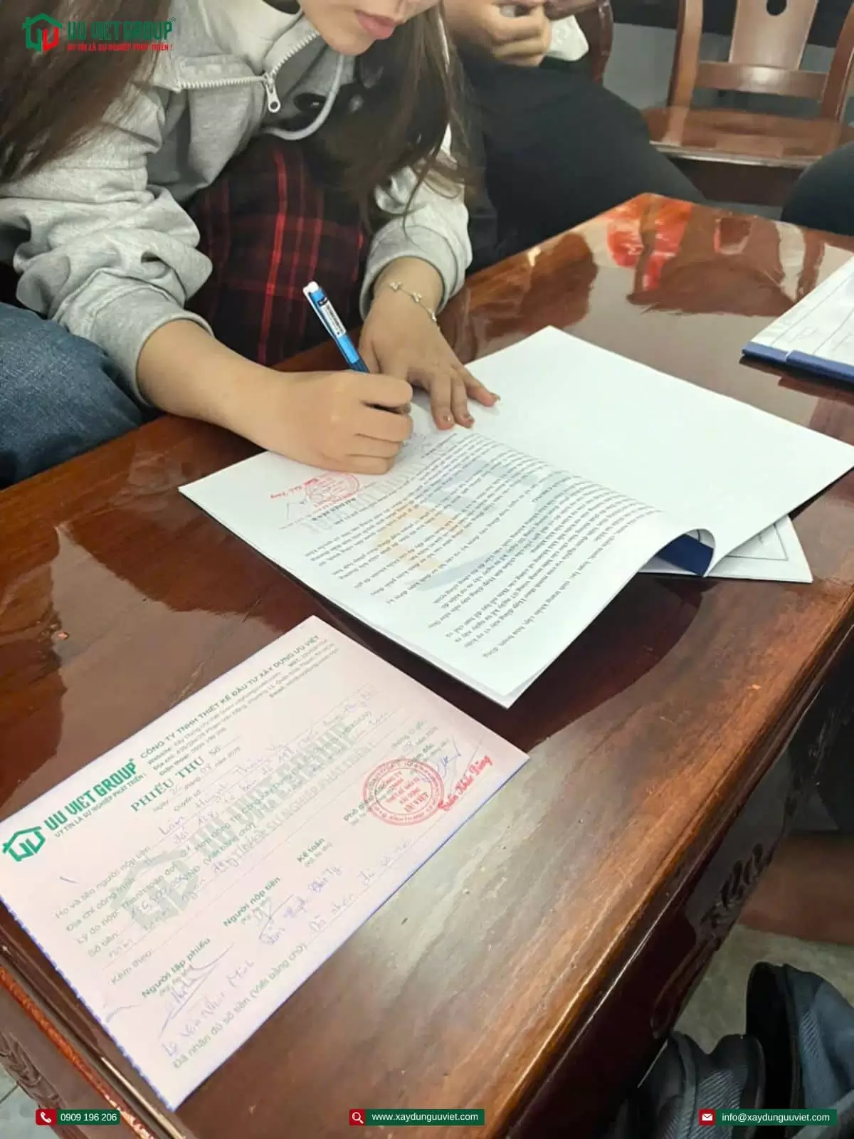 Ký kết hợp đồng xây dựng