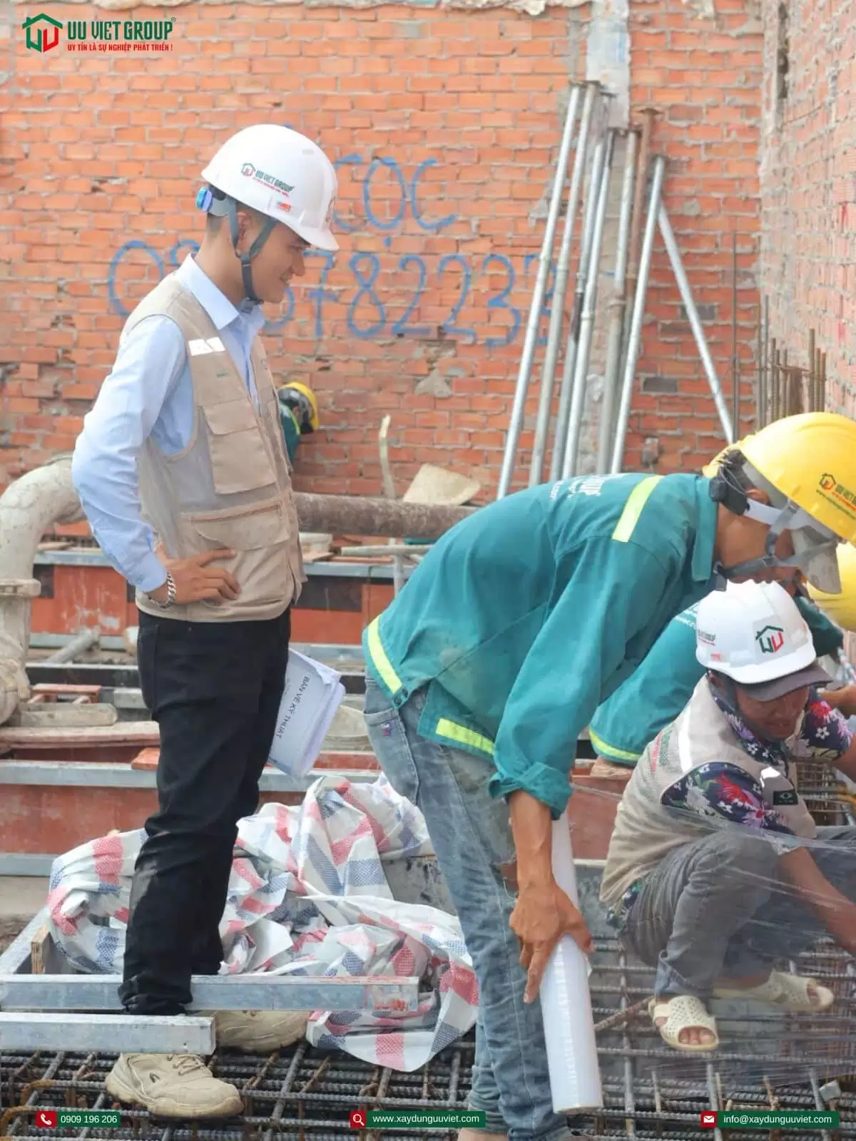 Đổ bê tông móng nhà phố