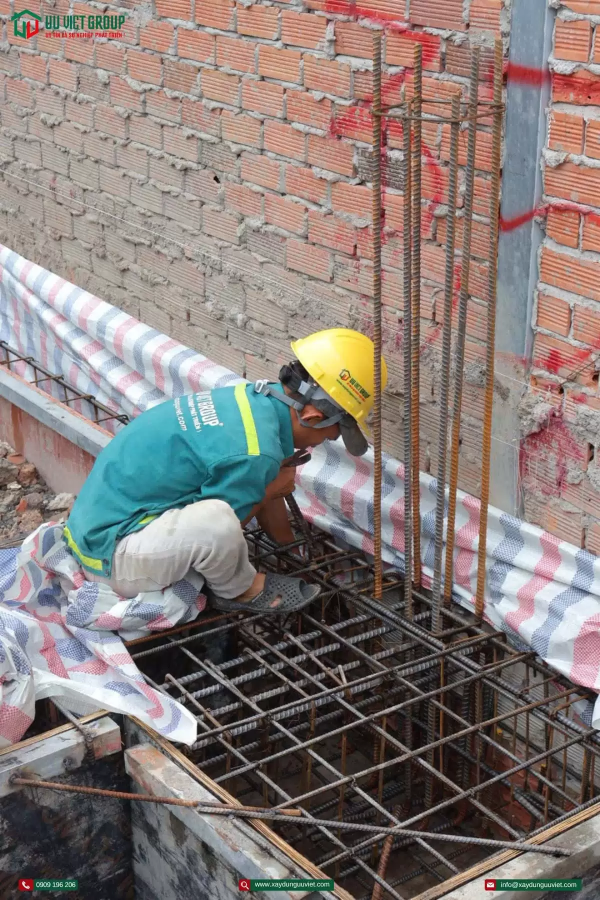 Đổ bê tông móng nhà phố