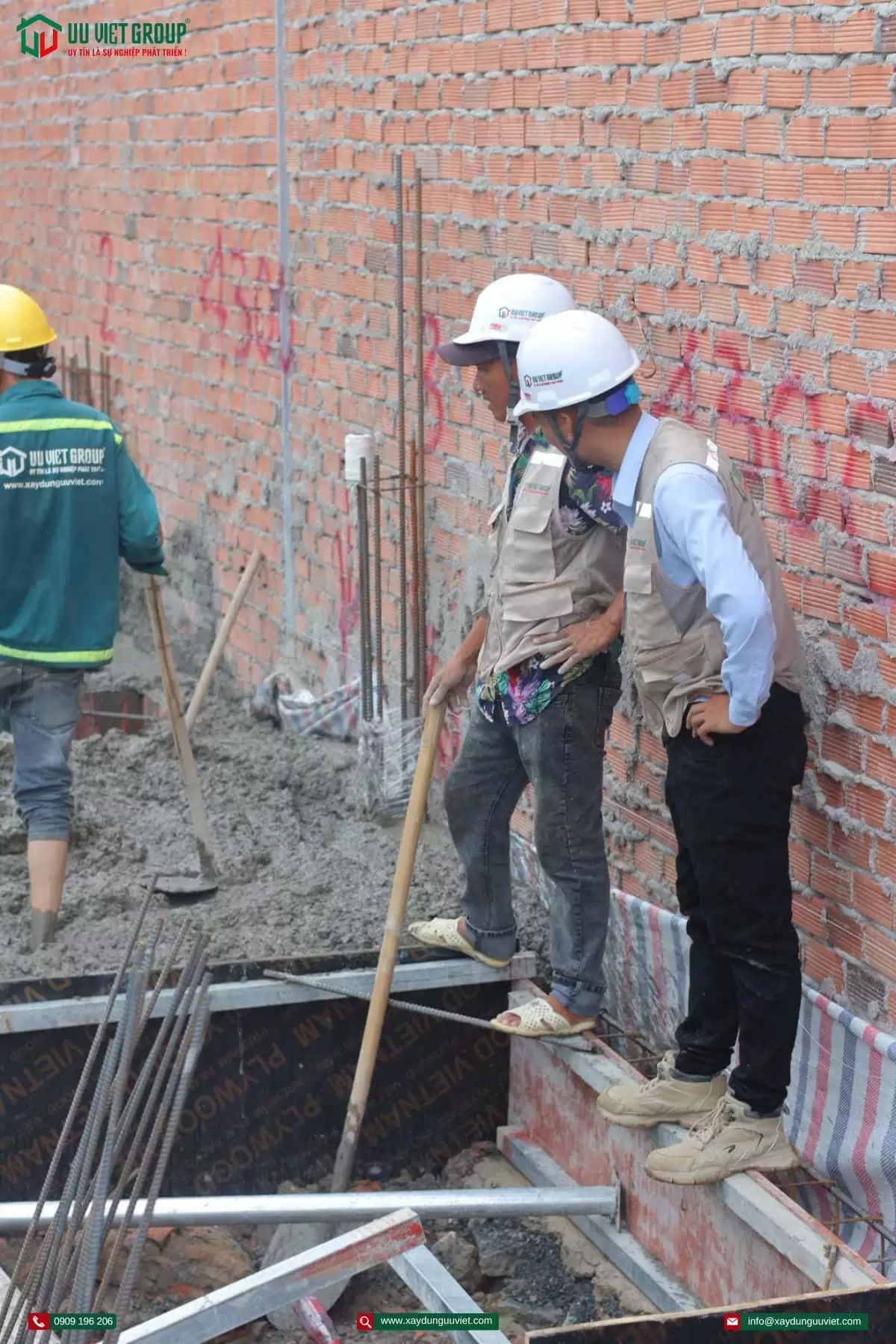Đổ bê tông móng nhà phố