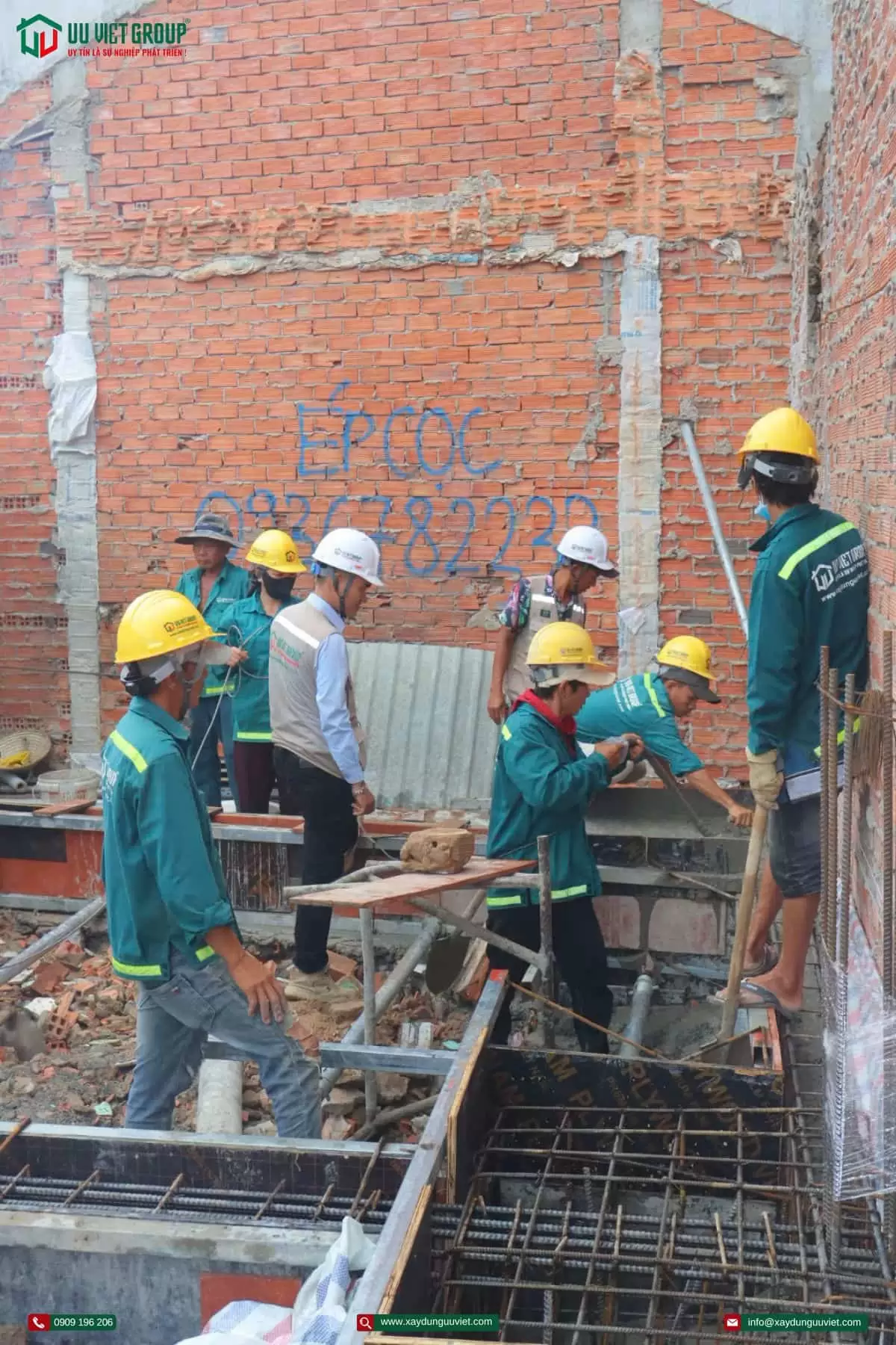 Đổ bê tông móng nhà phố