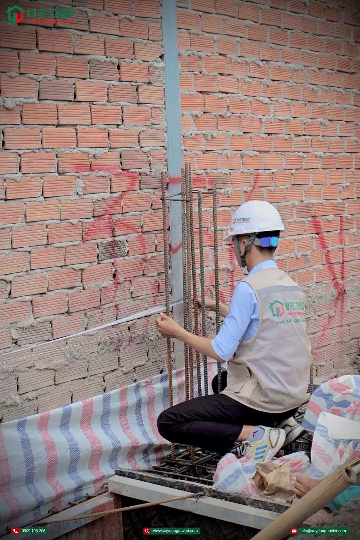 Đổ bê tông móng nhà phố